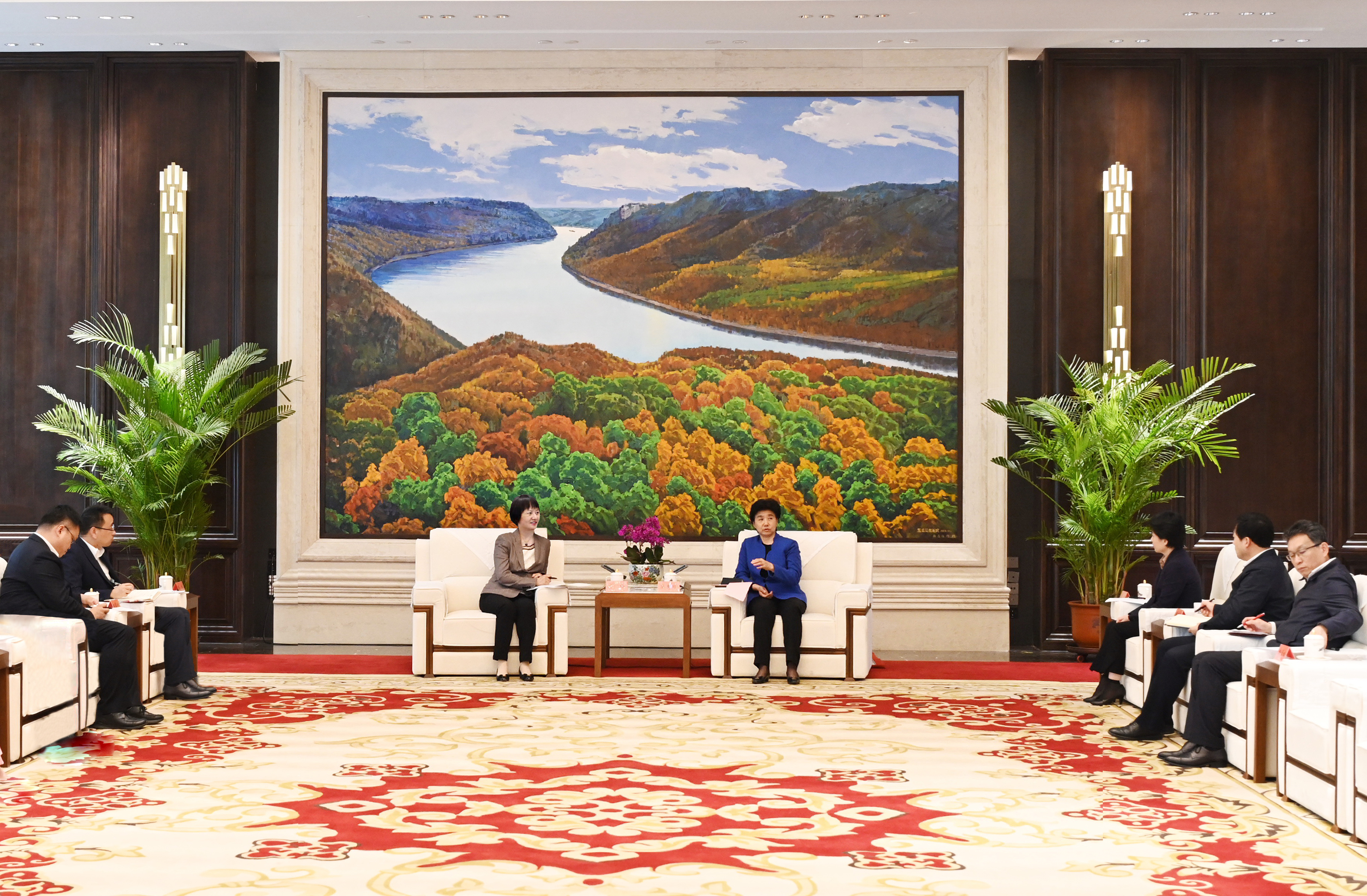 Windey&rsquo;s Chairman Gao Ling and Her Delegation Visited Liang Huiling, Governor of Heilongjiang Province